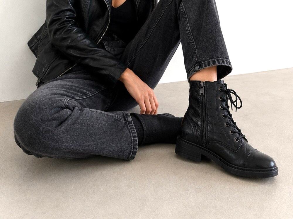 GBG Los Angeles Women’s Combat Boots Size 7 Black Quilted Lace Up Moto Zip